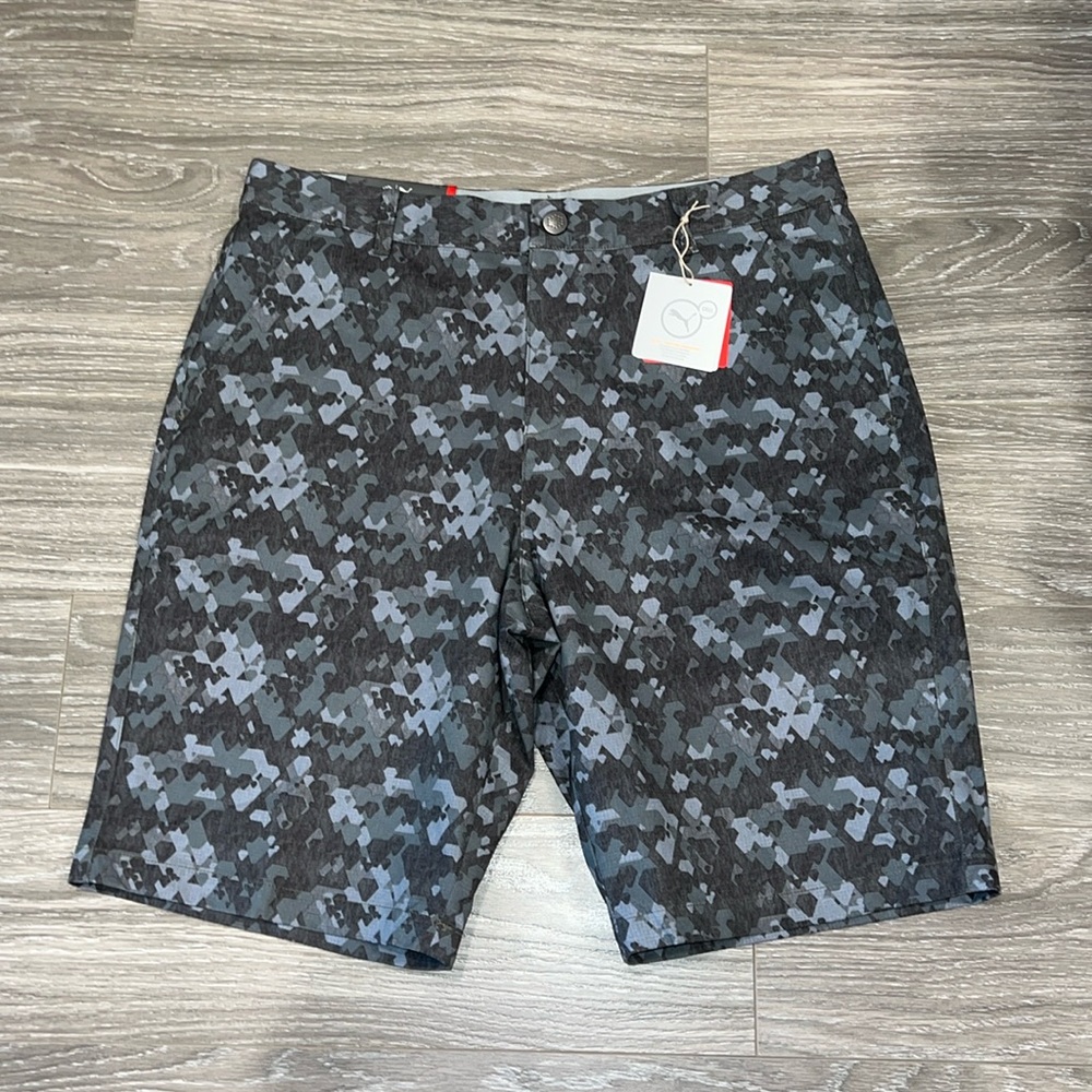 PUMA dassier golf shorts. Size 34. NWT